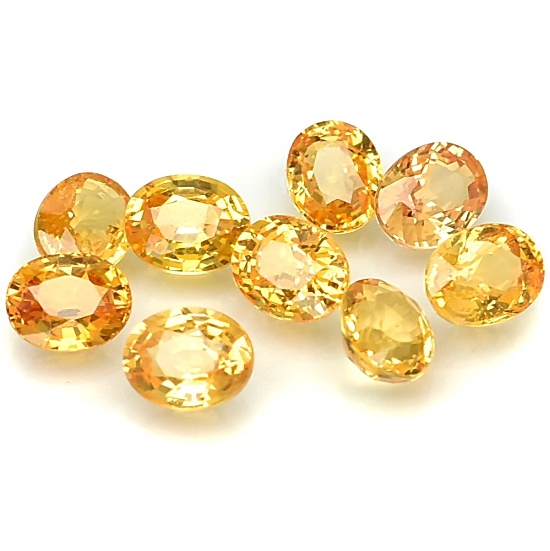 Yellow Sapphire พลอยบุศราคัมเนื้อแข็ง จัดเซท รูปไข่ขนาด 4.5x3.5 มิล จำนวน 9 เม็ด น้ำหนักรวม 3.23 กะรัต สีเหลืองทอง