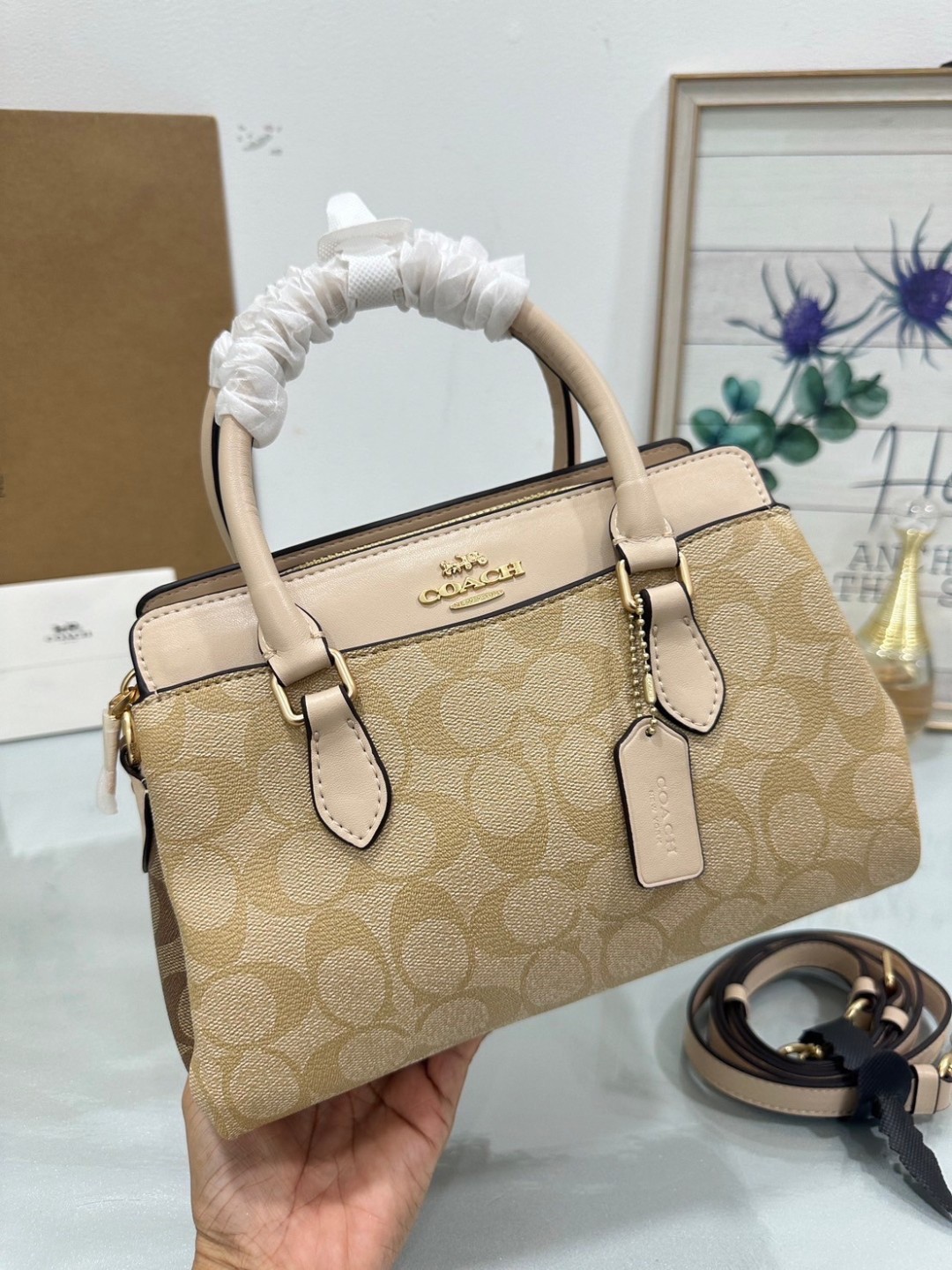 Coach Mini Darcie Carryall (แอดไลน์ก่อนสั่งซื้อ)