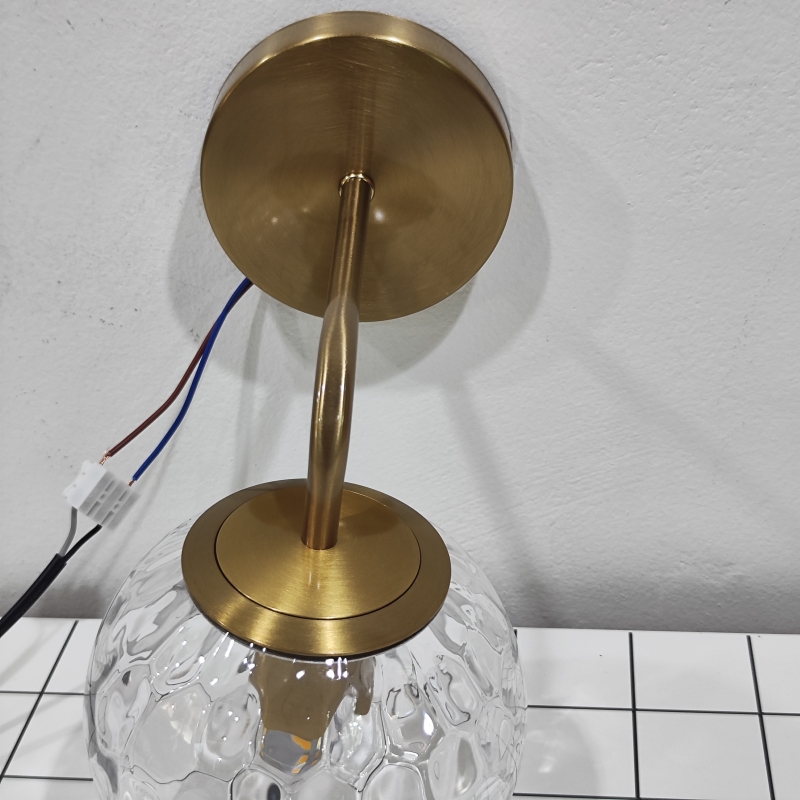 โคมไฟติดผนังแก้วทรงกลมก้านสีทองเหลือง [GB15]