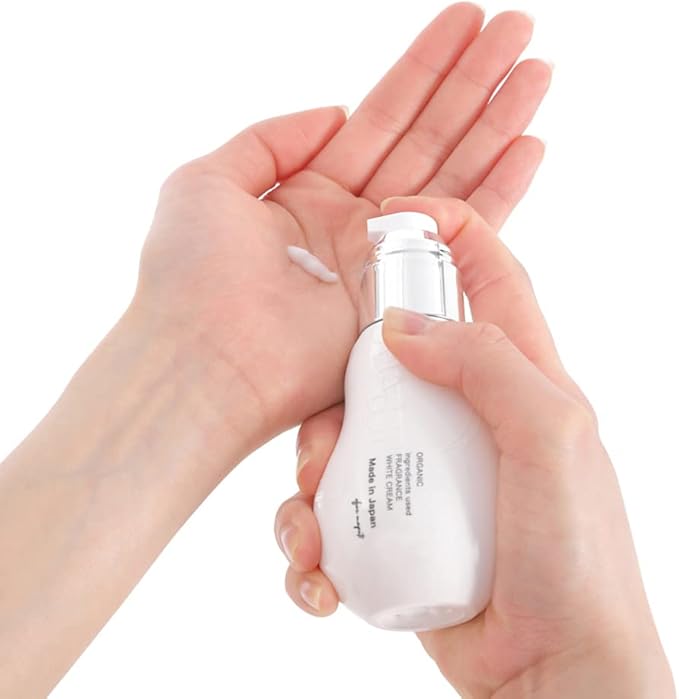 (พร้อมส่ง) Maputi Organic Ingredients Used Fragrance White Cream 100mL ครีมออแกนิกสูตรอ่อนโยน ได้รับรางวัลที่ญี่ปุ่นมากมาย สำหรับใช้ในจุดที่เรากังวล เพียงใช้เป็นประจำอย่างต่อเนื่อง จะค่อยๆปรับสภาพผิวให้ขาวขึ้นอย่างเป็นธรรมชาติ ไม่ว่าจะเป็นส่วนของจุดซ่อนเร