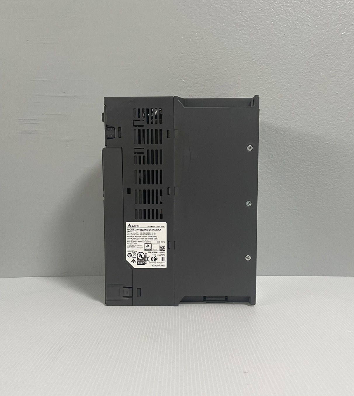 Delta MS300 VFD32AMS43ANSAA 20HP 15kW Input 3-Phase , 380V Output 3-Phase , 380V
