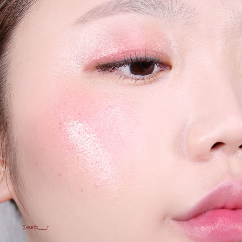 (แพคเกจใหม่ ของแท้เกาหลี) YNM Rainbow Honey Lip Balm 3g ลิปบาล์มเปลี่ยนสีตัวดังจากเกาหลี You Need Me มาในแพคเกจสีรุ้งวิ้งๆ ส่วนผสมบำรุงหลักจากน้ำผึ้ง