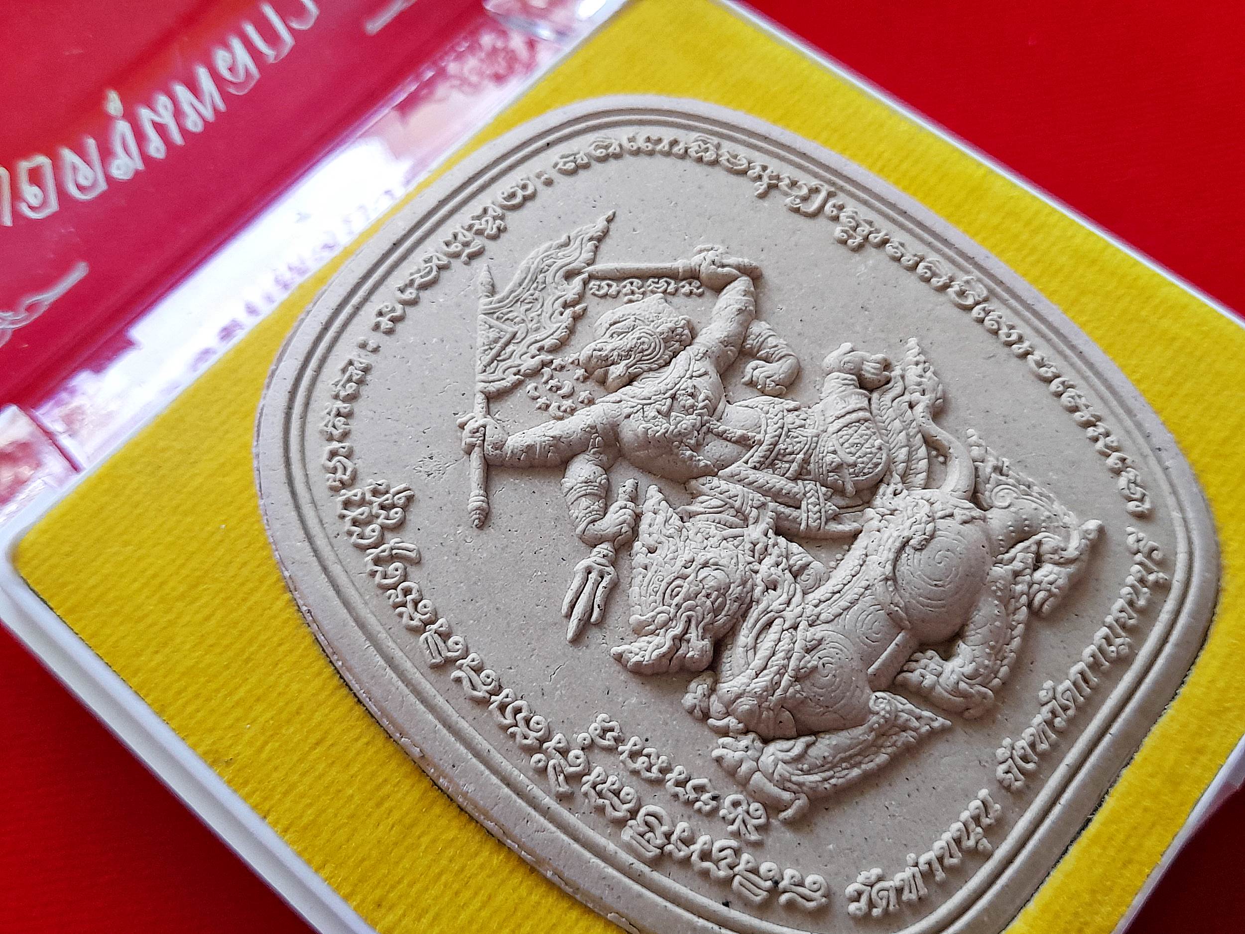 พระยอดขุนพล หลัง หนุมาน สี่กร ขี่สิงห์ #พิมพ์ใหญ่จัมโบ้ สีขาว เนื้อผงแก่ผงพุทธคุณ ปี2565 #รับประกันแท้ - หลวงพ่อเล็ก วัดท่าขนุน