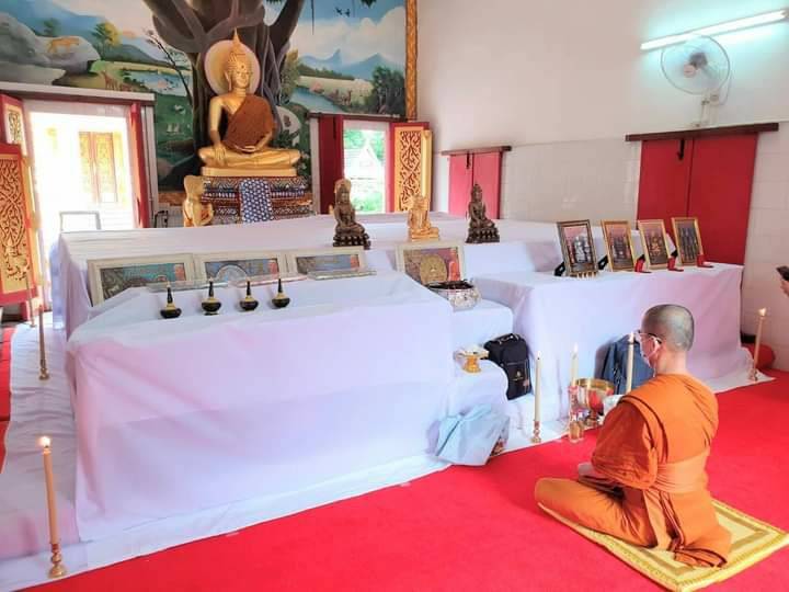 พระกริ่งสะท้านไตรภพ เนื้อเงินแท้(ใช้ชนวนเนื้อเงินล้วนๆที่หล่อพระพุทธปางลีลาประทานพรองค์จริง) เสาร์๕ ปี2563 (รุ่นแรก ที่บรรจุเกศา หลวงพ่อเล็ก และ พระบรมสารีริกธาตุของแท้) #รับประกันแท้ - หลวงพ่อเล็ก วัดท่าขนุน