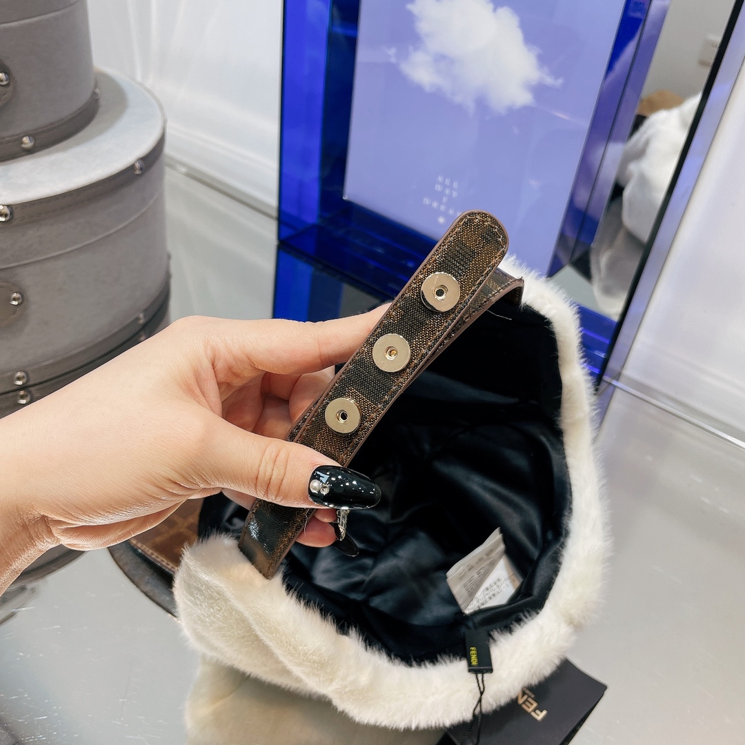 หมวก fd เฟนดิ cap hiend หลายแบบ สอบถามได้ค่ะสต็อคเปลี่ยนตลอด