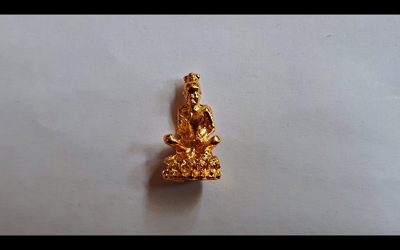 รูปหล่อ ลอยองค์เล็ก เซียนแปะโค้ว ท้อสัก ตลาดหัวตะเข้ ปี 2537