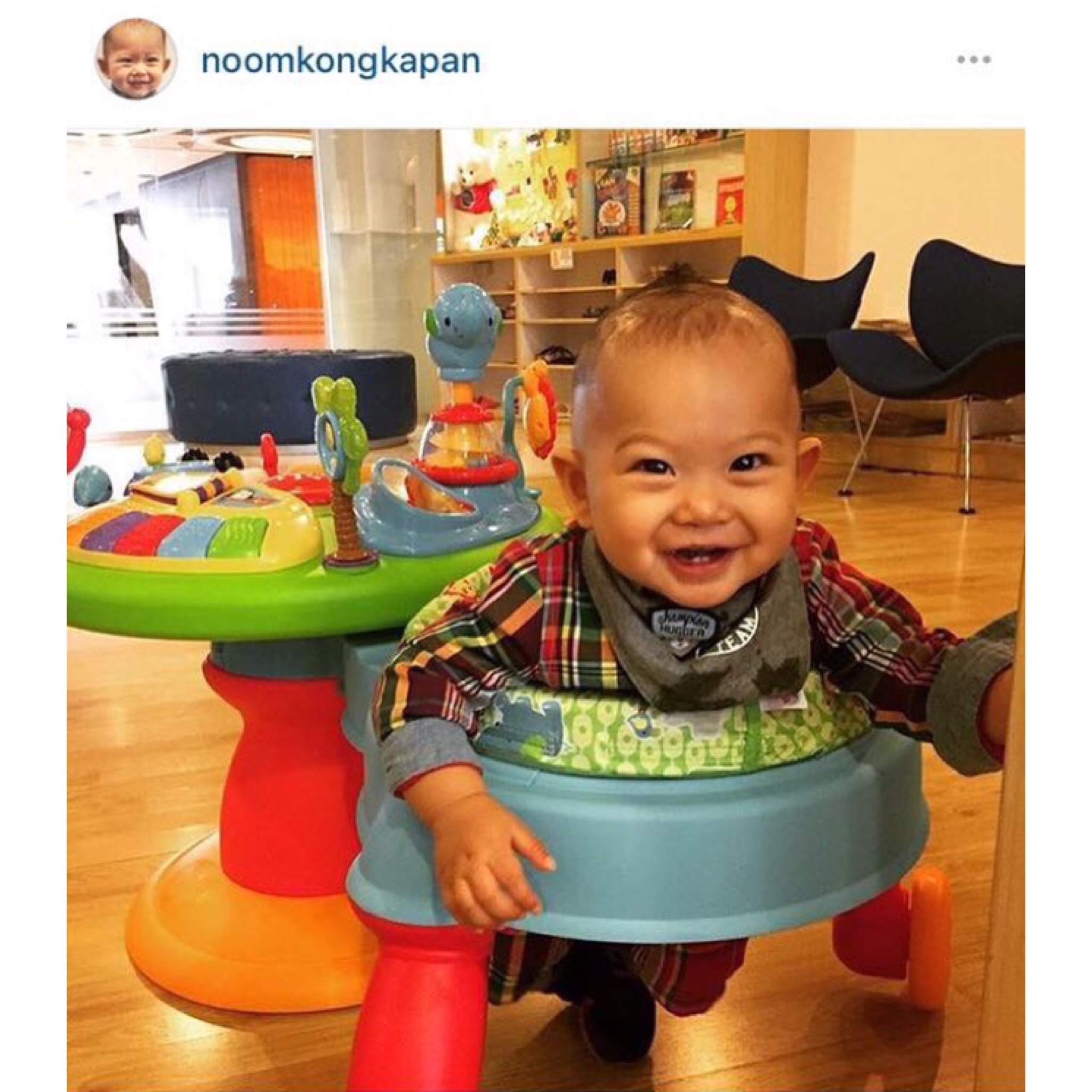 โต๊ะกิจกรรมเสริมพัฒนาการ Bright Starts Around We Go Zippity Zoo 3-in-1 (AWG)