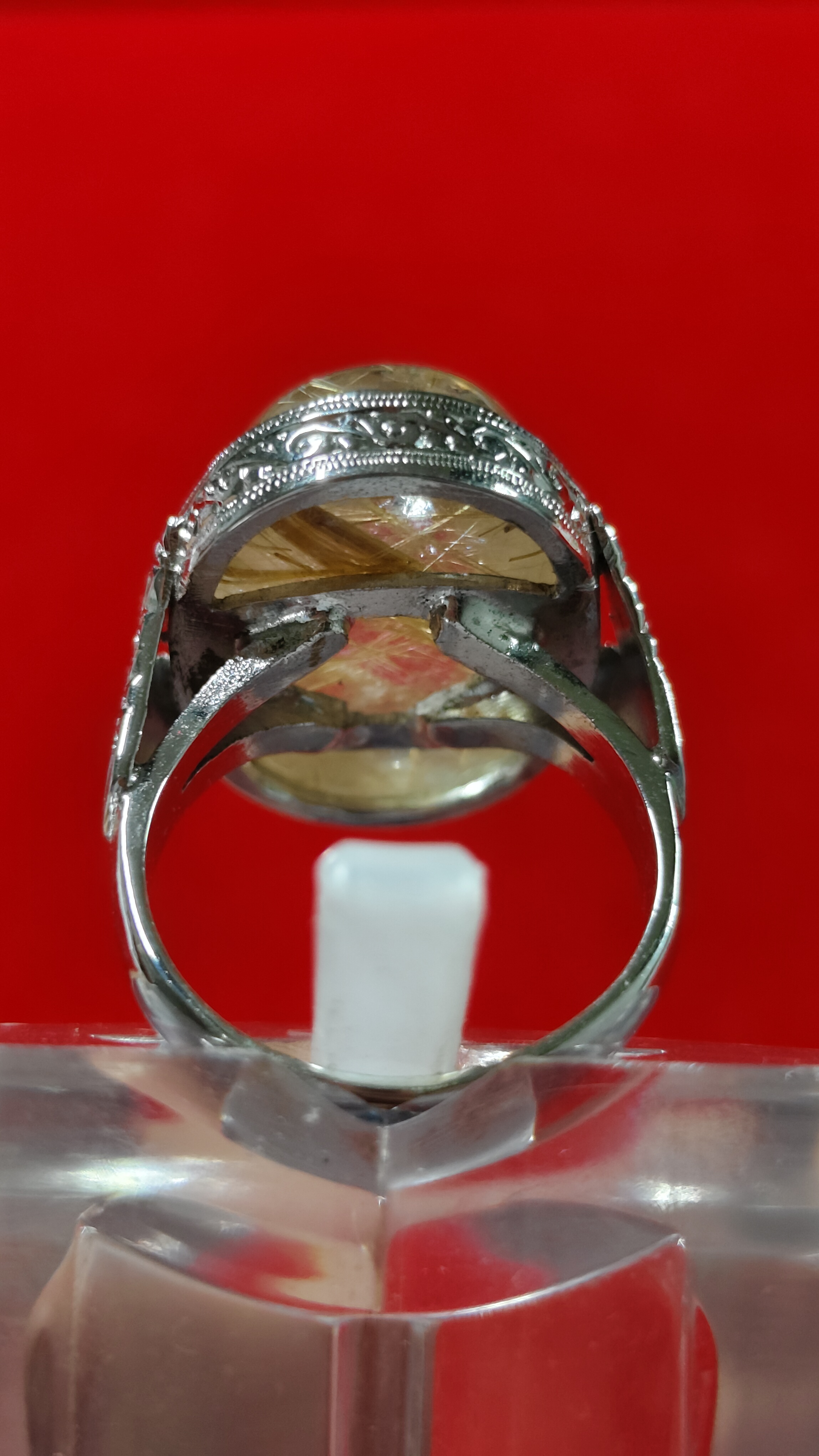 แหวนแก้วไหมทองตัวเรือนเงินแท้แกะสลักลาย