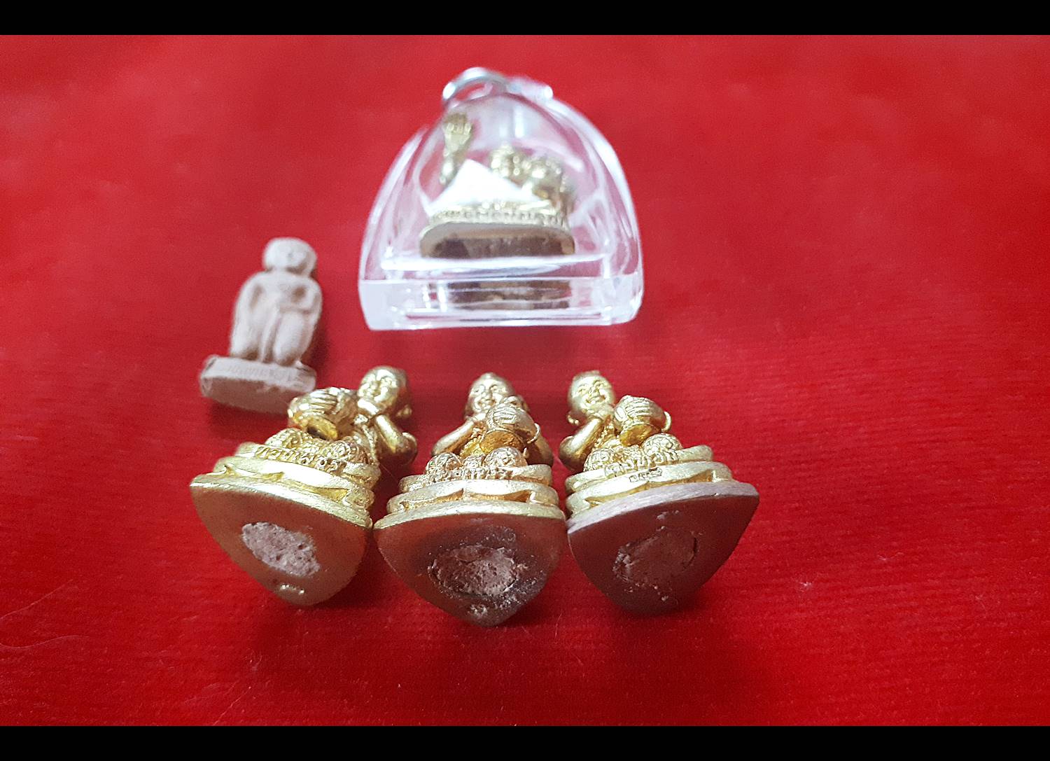 กุมารทอง กุมารเทพ หลวงปู่หงษ์ พรหมปัญโญ สุสานทุ่งมนต์ (เพรชพรหมคุณ คงทอง พ่วงเพชร ทองเพชร) รุ่นบันดาลทรัพย์ ปี2552 และ (รุ่นรวยมหาเศรษฐี) )