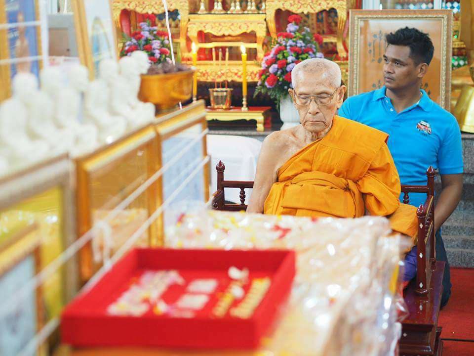 รูปหล่อ อาแปะ โรงสี เซียนแปะโรงสี วัดศาลเจ้า (ขนาดบูชา5นิ้ว) รุ่นฟ้าประทานพร ปี2560 (ใต้ฐานอุดมวลสาร ผ้ายันตื ผงธูป เหรียญ)