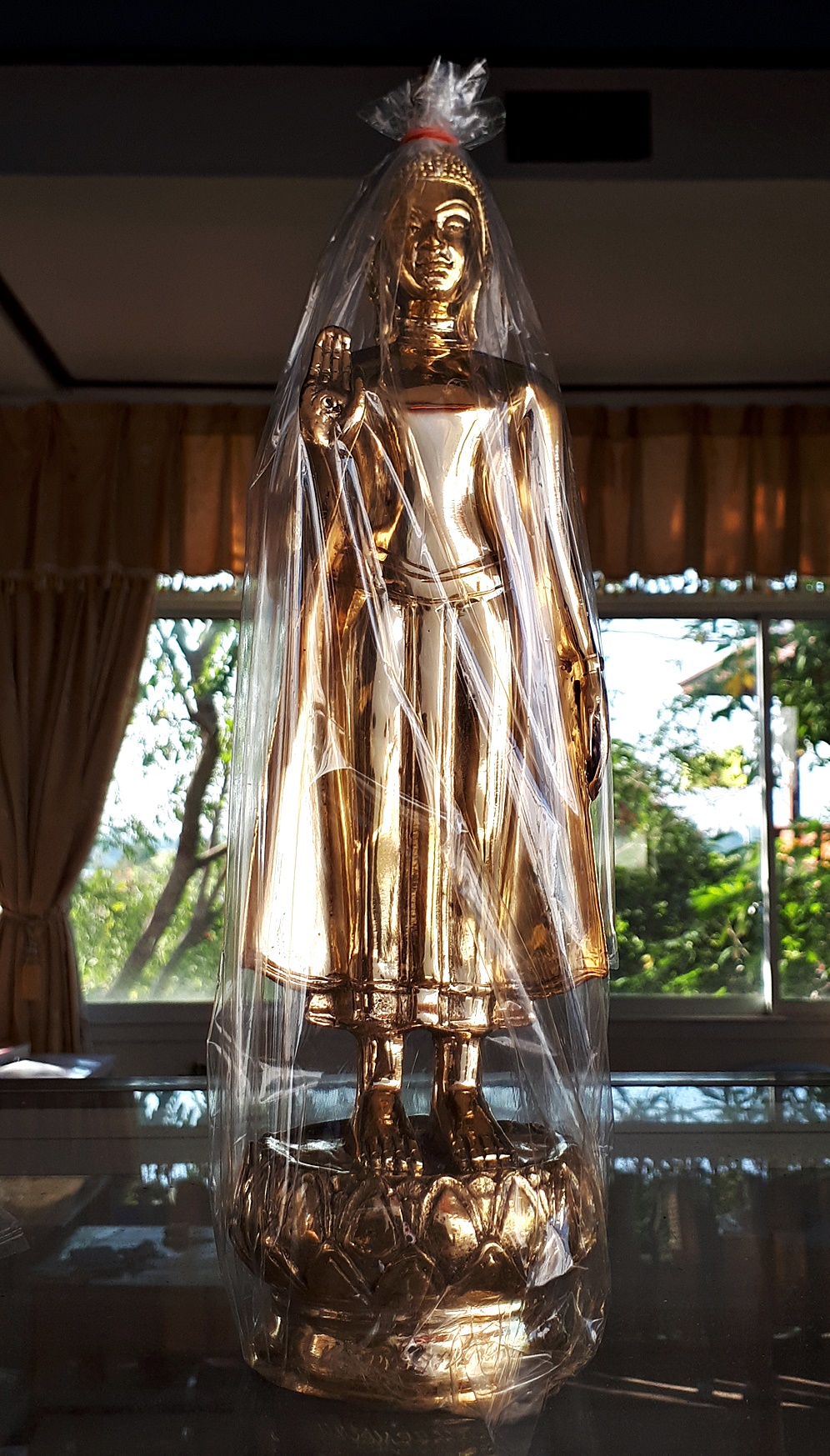 หลวงพ่อธรรมจักร วัดธรรมามูล พระพุทธรูป ปางห้ามญาติ เนื้อ โลหะ ทองเหลือง ปัดเงา ขนาด 16 นิ้ว