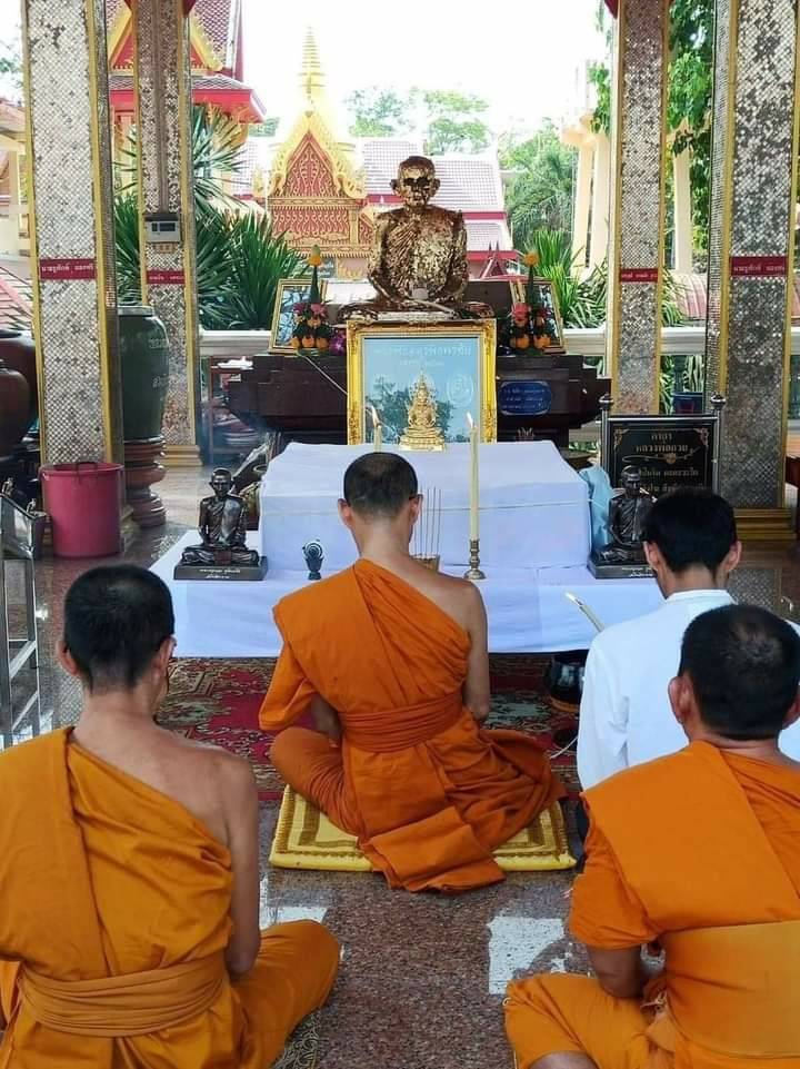 พระกริ่งสะท้านไตรภพ(นเรศวรสะท้านไตรภพ) (ปลุกเสก9พิธี) (#พิธีสะท้านไตรภพ #เสาร์๕ วัดท่าขนุน ปี2563) เนื้อแร่สังขวานรหมื่นยันต์ #รับประกันแท้ - หลวงพ่อเล็ก วัดท่าขนุน
