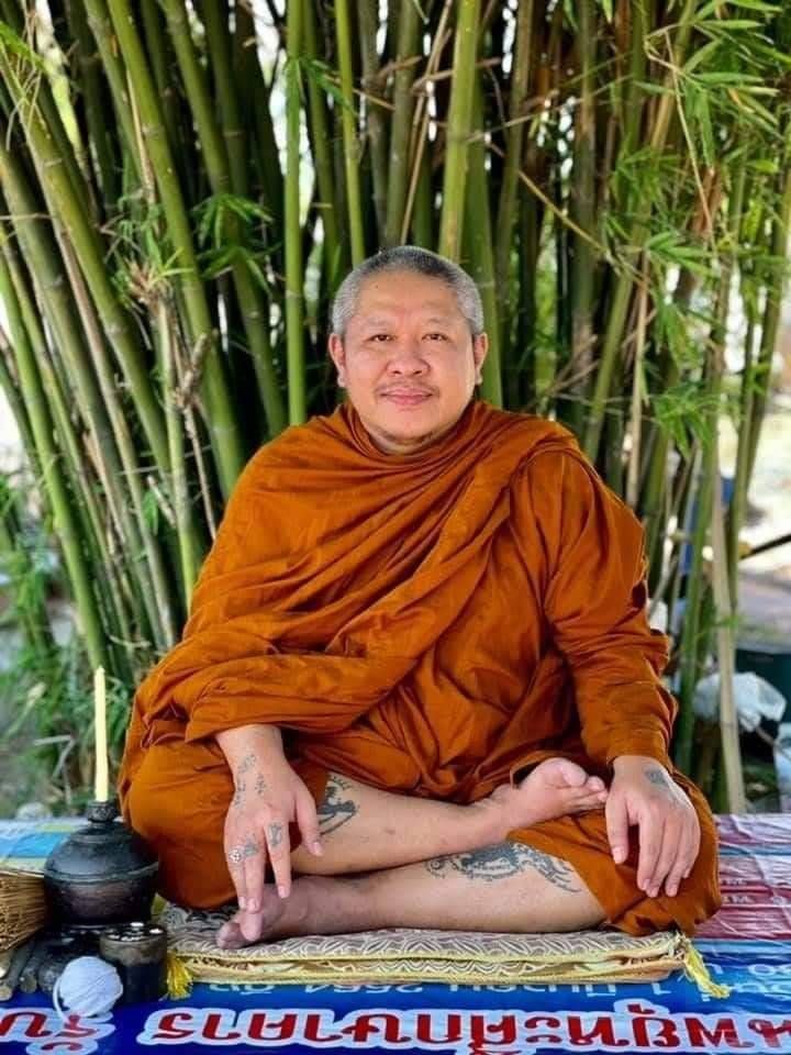 รูปปั้น พ่อปู่ฤาษี นารอท (พ่อแก่) รุ่น2 #รุ่นสุดท้าย พิธีโชคดี เนื้อดินผสมว่าน (ปั้นมือ แบบโบราณ ฐาน7นิ้ว สูง10นิ้ว) จารยันต์ ฐานบรรจุแผ่นยันต์เงิน (จัดสร้าง200ตน) ปี2564 #รับประกันแท้และทัน