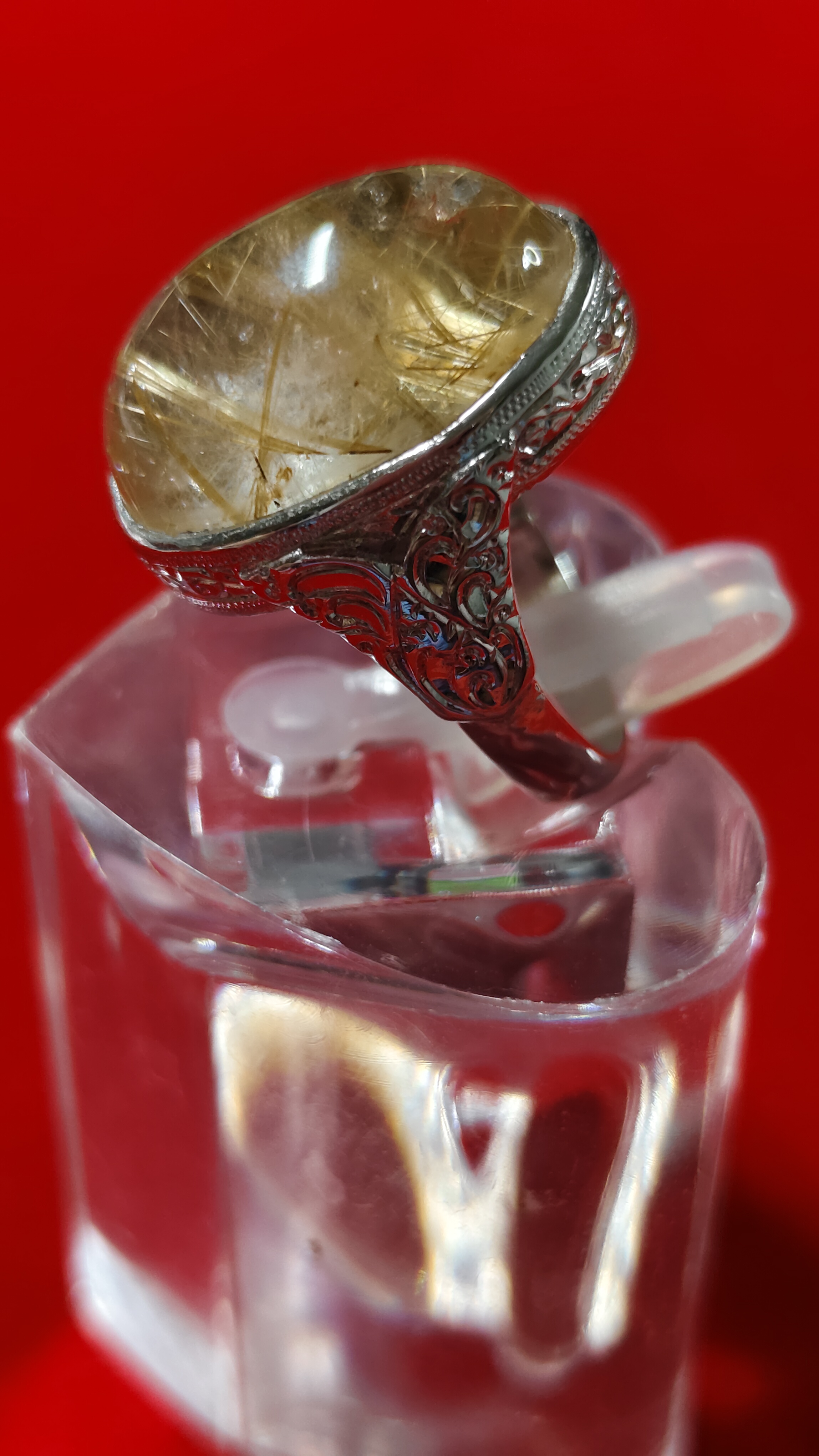 แหวนแก้วไหมทองตัวเรือนเงินแท้แกะสลักลาย