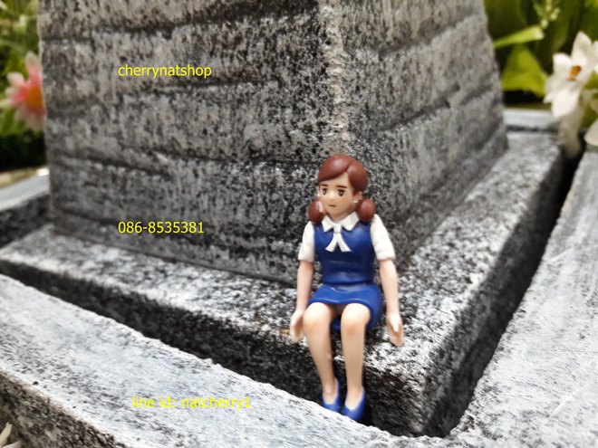 น้ำผุดทรงปิรามิดลายหินขาว-ดำ