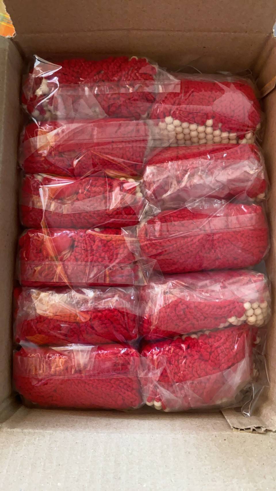 สร้อยข้อมือ ด้ายแดง สีแดง สีชมพู สีเขียว สีอื่น (ขายปลีก ขายส่ง) (งานถักทำมือ เส้นใหญ่หนา)