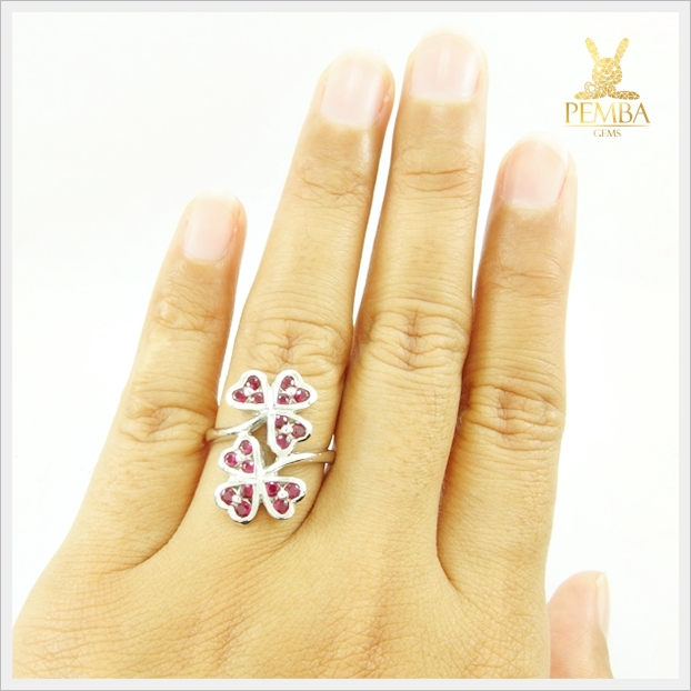 แหวนพลอยทับทิมพม่า สีแดงสวยงาม เงินแท้ ชุบทองคำขาว แหวนพลอยแท้