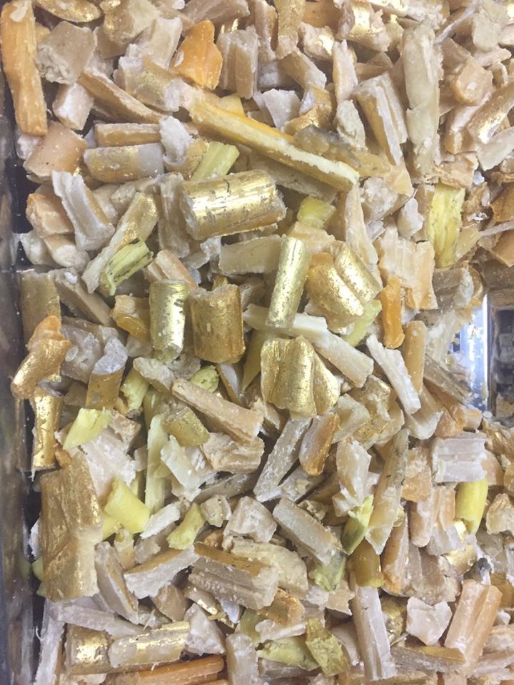 ลูกอมพิชัยมงคล (ปั้นจากเทียนชัยบวงสรวงเเละเทียนทำน้ำมนต์ทุกพิธีสำคัญ) ลูกใหญ่ ติดเเผ่นเงินจาร (เทียนชัย ชัยชนะ รุ่งเรือง สว่าง ปัญญา) #รับประกันแท้