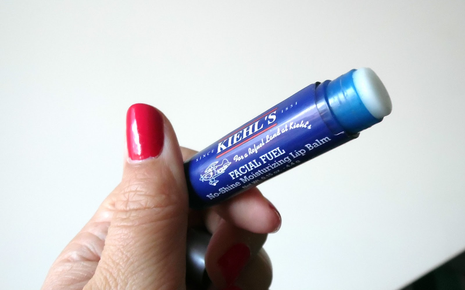 (ลดพิเศษ 43%) Kiehl's Facial Fuel No-Shine Moisturizing Lip Balm 4.4g ลิปมันเนื้อแมทท์ ผลิตภัณฑ์บำรุงริมฝีปากเพื่อริมฝีเพื่อริมฝีปากแห้ง และขาดน้ำ ช่วยเพิ่มความชุ่มชื่นกับริมฝีปากโดยไม่ทิ้งความเงา วาว