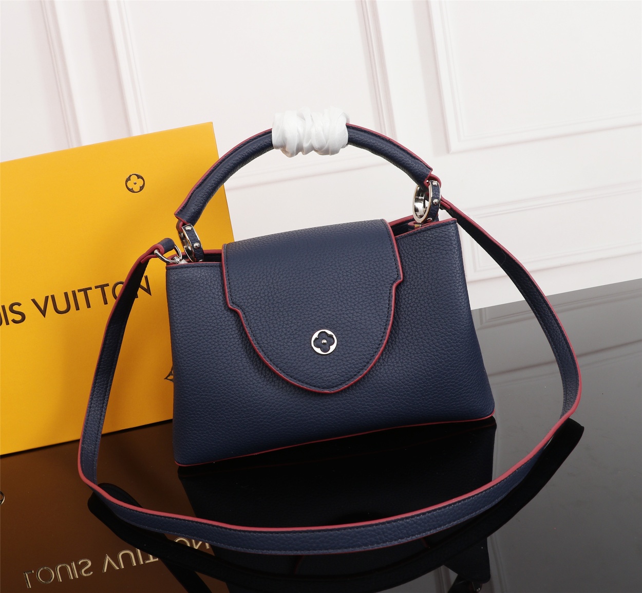 กระเป๋า l capucines bb 11 นิ้ว พร้อมสายสะพายยาว มีหลายสี