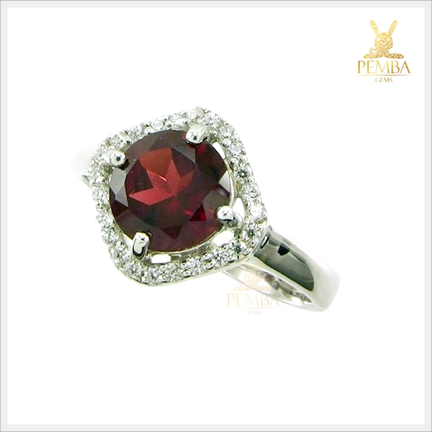 แหวนโกเมน ทรงกลม ล้อมเพชรCZ อย่างสวยงาม เงินแท้ แหวนพลอยแท้