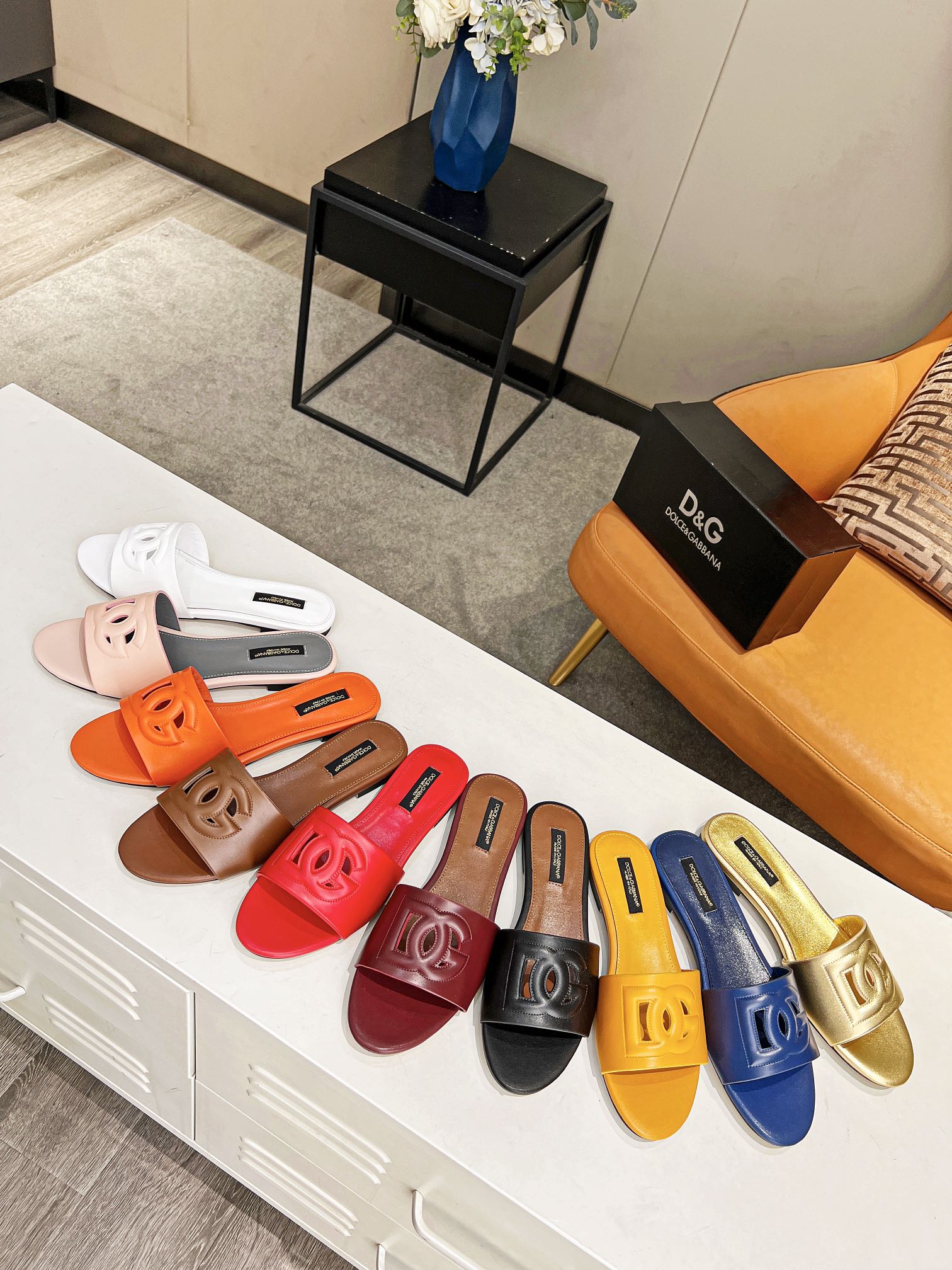 รองเท้าแตะ dg ส้นแบน หนังแท้ size 35-45