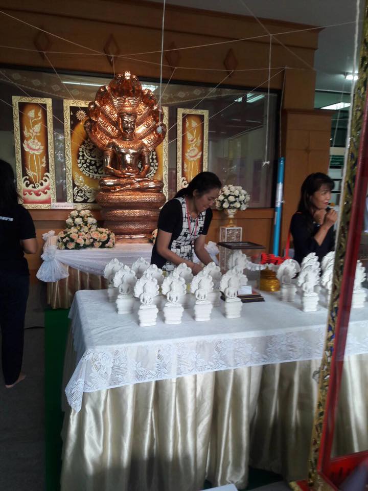 รูปหล่อ พระไภษัชยคุรุพุทธเจ้า ปางพระนาคปรก (เนื้อเรซื่น หล่อตัน สีขาว หน้าตัก3นิ้ว) ปี2560 #รับประกันแท้