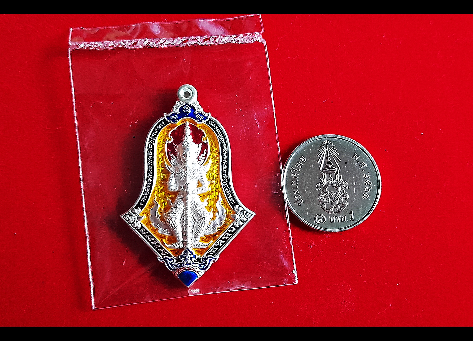 เหรียญท้าวเวสสุวรรณ ปางหน้าเทพบุตร หลังยันต์เกราะเพรช (โค็ดเลขสวย ๙๔) (ตอกโค็ดเจดีย์ ตอกเลขไทยรันเลข สลักนาม หลวงพ่อเล็ก วัดท่าขนุน และยันต์ต่างๆ) เนื้อเงินแท้ ลงยาเหลืองทอง ปี2564 (จัดสร้างน้อย เพียงแค่199เหรียญ) #รับประกันแท้ - หลวงพ่อเล็ก วัดท่าขนุน ปล