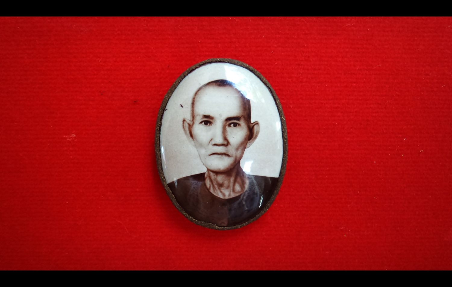 เหรียญ ล็อกเก็ต เซียนแปะ วัดศาลเจ้า (ฉากซีเปีย สูง3.5ซม. หลังฝังตะกรุดเงิน1) - รุ่นแรก เสกโดย หลวงพี่เก่ง วัดท่าเสา ปี2559