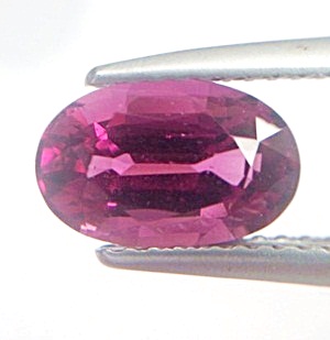 Natural Rhodolite พลอยโรโดไลท์ รูปไข่ หนัก 2.23 กะรัต สีม่วงอมชมพู สีเข้ม สีสวย คลาสสิค เนื้อสะอาดมองตาเปล่าไม่มีตำหนิ
