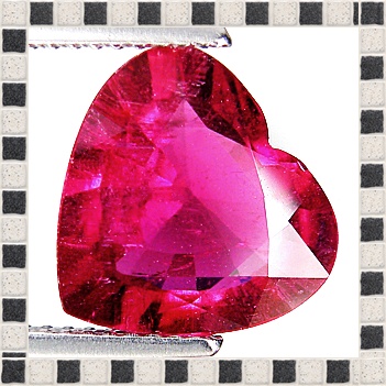 พลอยรูเบลไลท์ RUBELLITE รูปหัวใจ น้ำหนัก 3.78 กะรัต ขนาดตามใบเซอร์ 11.22x11.99x5.11 มิล สีชมพูบานเย็นเข้มเกือบแดง สีโทนหวาน สีสวยค่ะ หน้ากว้าง ไฟดี