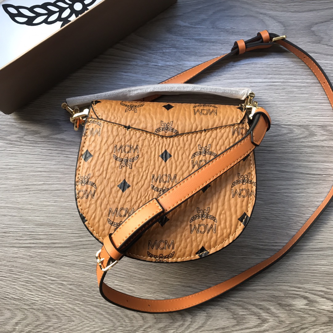 กระเป๋า mcm patricia mini 18 cm