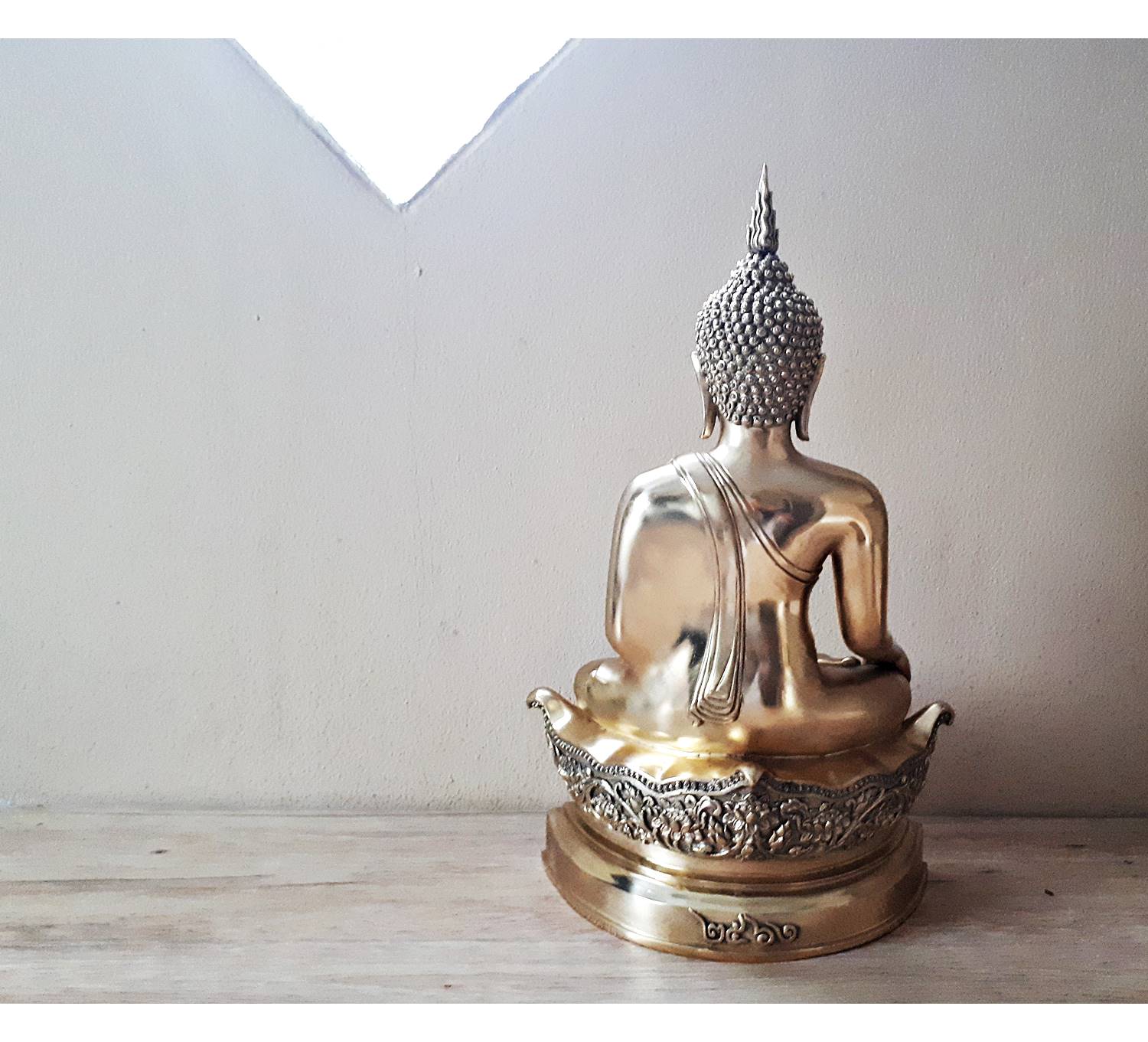 รูปหล่อ หลวงพ่อหายโศก(พระหายโศก) (ขนาดบูชา หน้าตัก9นิ้ว) เนื้อทองเหลืองปัดเงา ปี2561