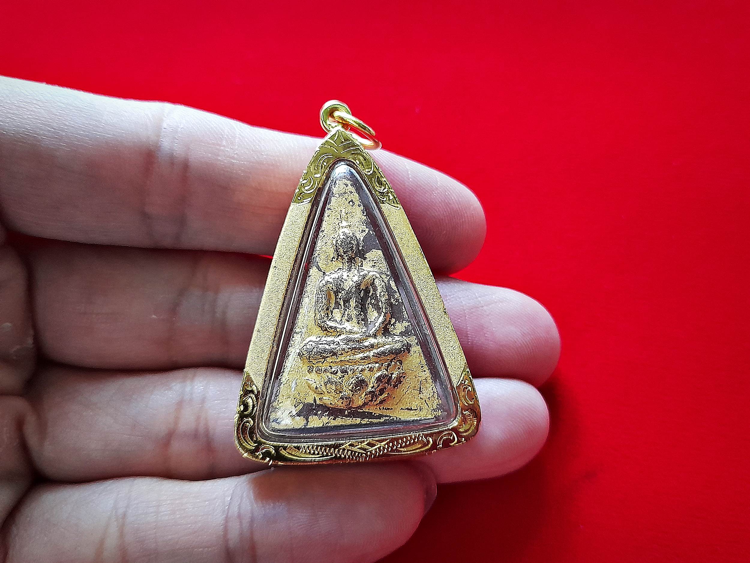 พระสมเด็จ นางพญา (พิมพ์สมเด็จจิตรลดา) หลังฝัง ฝังทั้งข้าวทิพย์-ว่านไพลดำ (ได้มวลสารพระราชทาน จาก ร.9) ปี2548-2549 #รับประกันแท้และทัน - (กรอบไมครอนชุบทอง เลี่ยมกันน้ำ)