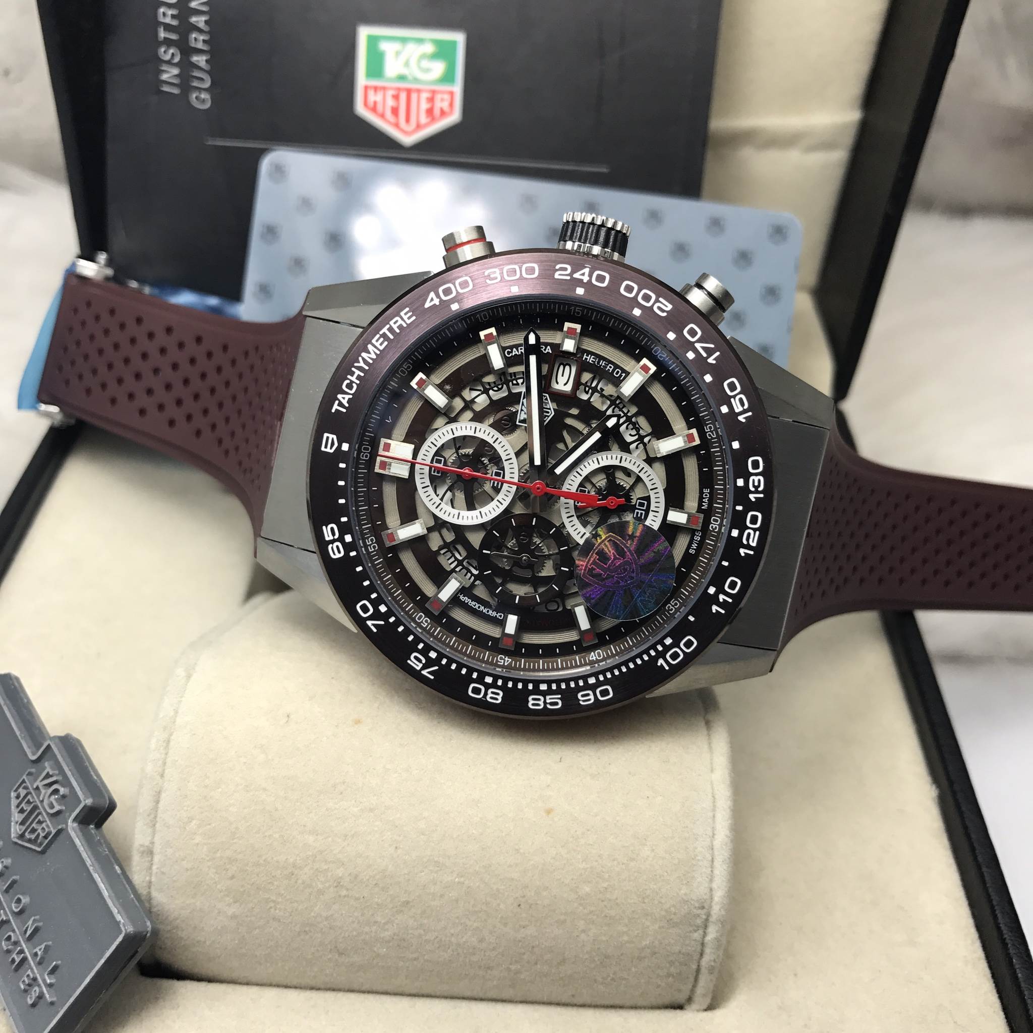 นาฬิกา Tag Heuer Carrera Calibre 01 Qurtaz Chronograph 45 MM.เข็มแดง ขอบนํ้าตาล