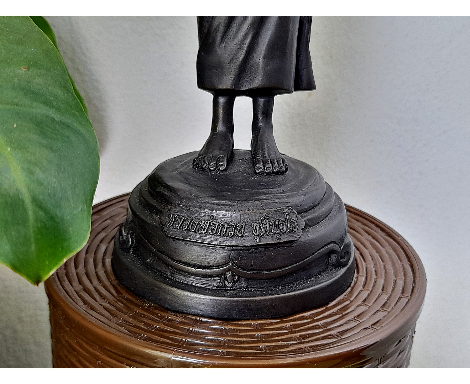 รูปหล่อ หลวงพ่อกวย วัดโฆสิตาราม(วัดบ้านแค) อุ้มบาตร ถือบาตร(มหาลาภ) (ขนาดบูชาสูง 9นิ้ว) เนื้อทองเหลืองโลหะ ฐานบรรจุมวลสารเก่าหลวงพ่อกวย ปี2561 งานกฐิน - #สร้างและปลุกเสกจากวัดโฆสิตาราม #รับประกันแท้