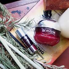 Biotherm Blue Therapy Red Algae Uplift Cream 50mL ครีมสีชมพูสารสกัดจากสาหร่ายแดง เนื้อเนียนนุ่มดุจกำมะหยี่ ช่วยให้ผิวเรียบเนียน ตึงกระชับได้อย่างมีประสิทธิภาพ