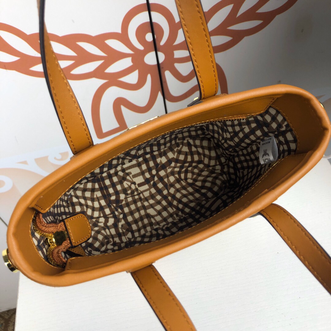 กระเป๋า mcm Anya 8 นิ้ว