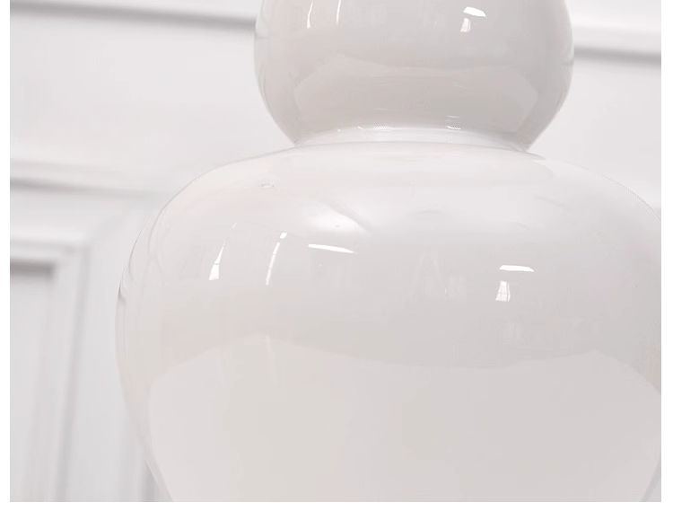 โคมไฟตั้งโต๊ะเซรามิกทรงน้ำเต้าฐานโค้งมนสองระดับสไตล์ Modern Classic สีขาวนวล โป๊ะผ้าโทนสีขาว [XG544]