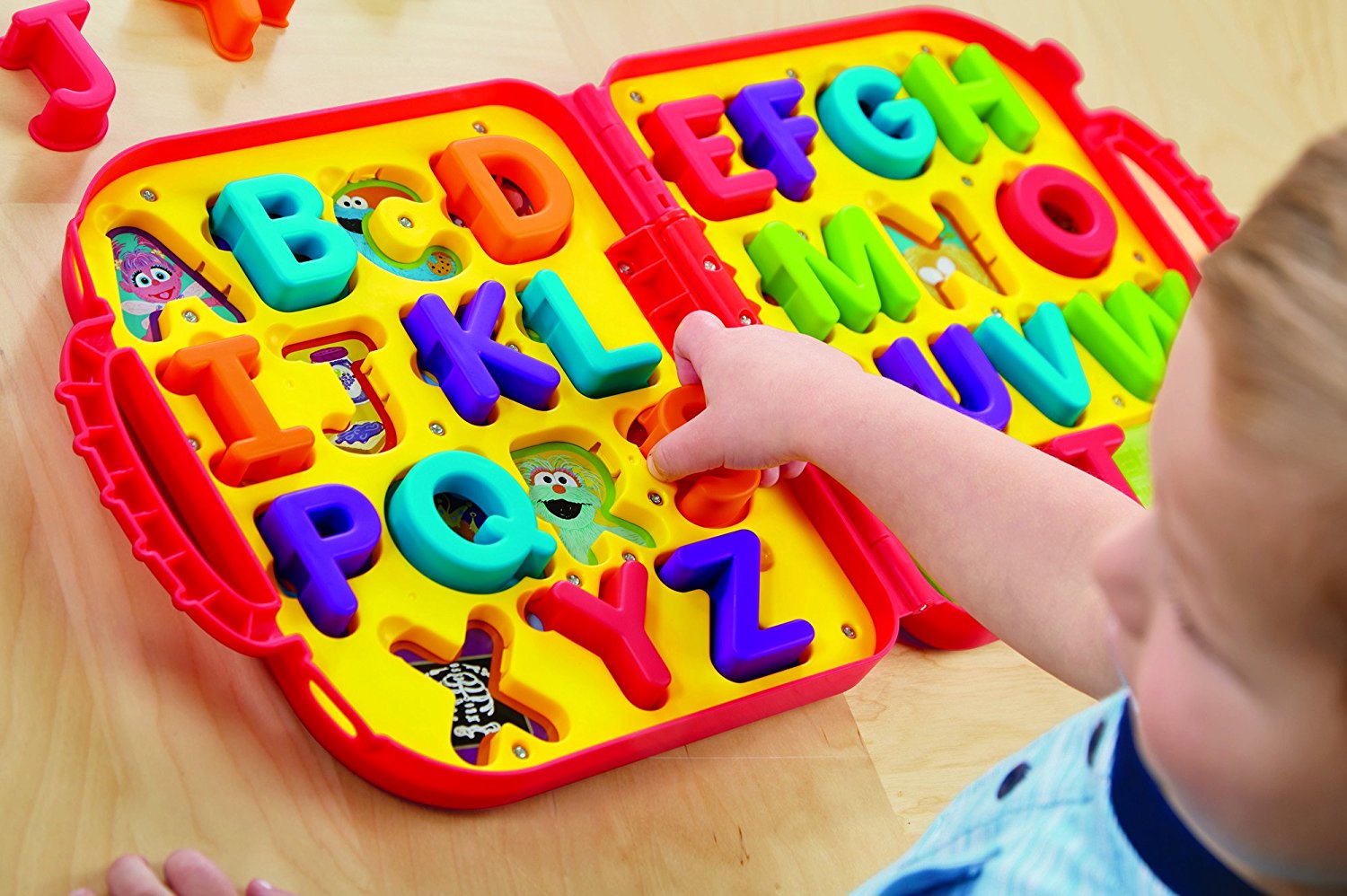 ชุดกระเป๋าตัวอักษรภาษาอังกฤษ Hasbro Playskool Friends Sesame Street Elmo's On the Go Letters