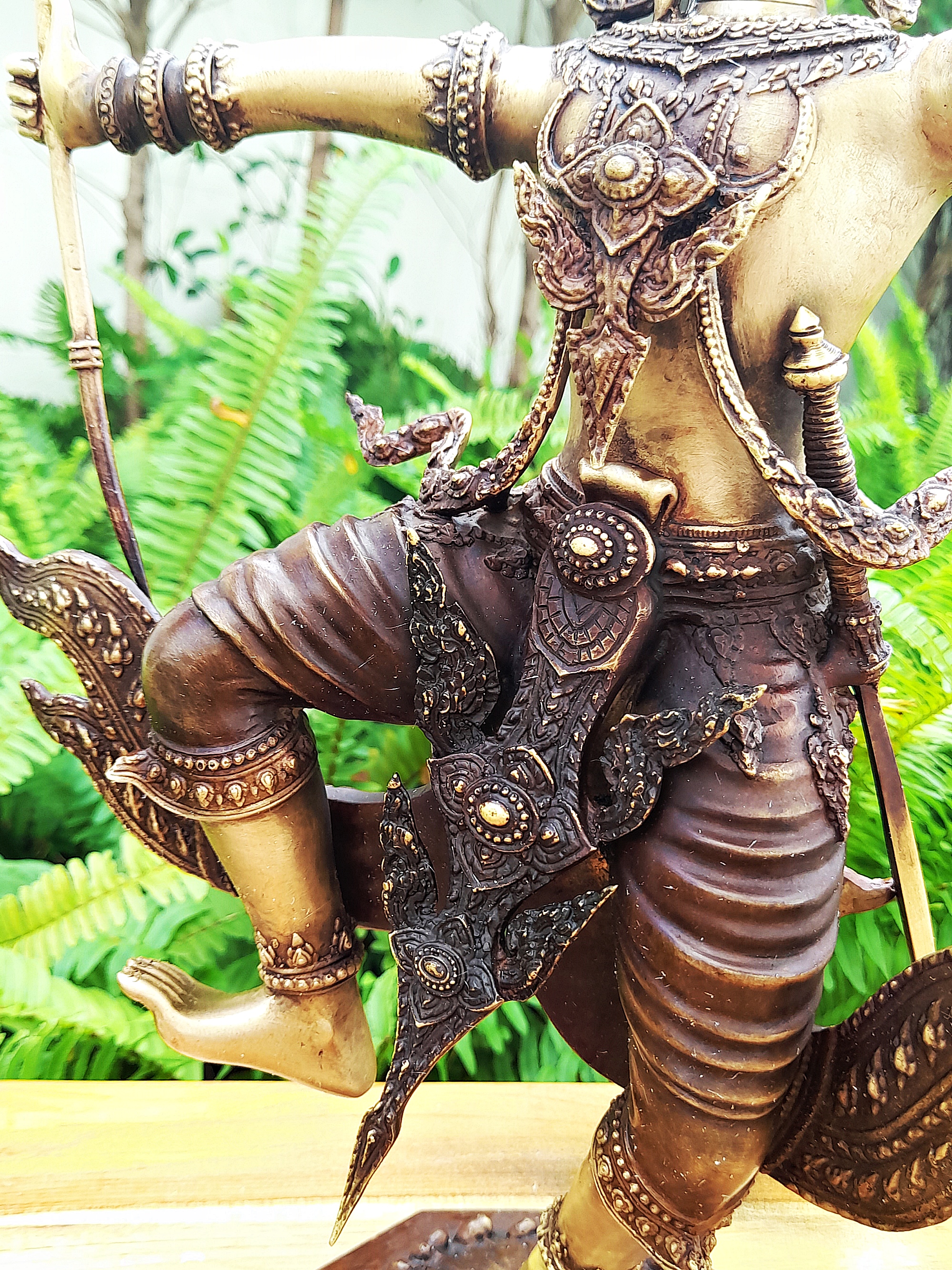 รูปหล่อ พระลักษณ์ หน้าทอง(สวมมงกุฎชฎา ถืออาวุธคู่กาย คันศรธนู พญานาค เหน็บพระขรรค์) ปางเทวดาทรงเครื่องยศชุดไทย เนื้อทองเหลือง งานระเอียด (องค์ใหญ่ขนาดตั้งบูชา สูง16นิ้ว) #เข้าพิธีบวงสรวงปลุกเสก แล้ว ปี2564 #รับประกันแท้