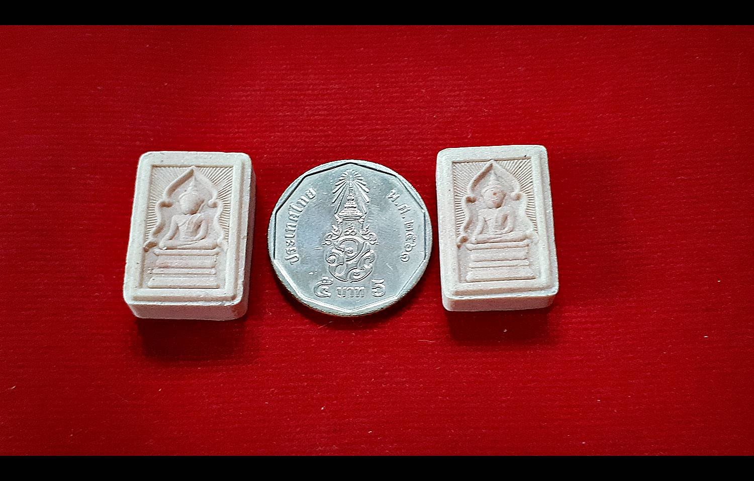 พระสมเด็จแหวกม่าน(พระแหวกม่าน) หลวงพ่อวิชัย วัดหัวเด่น หลังฝั่งตะกรุดปั้มรอยนิ้วมือ เนื้อผง