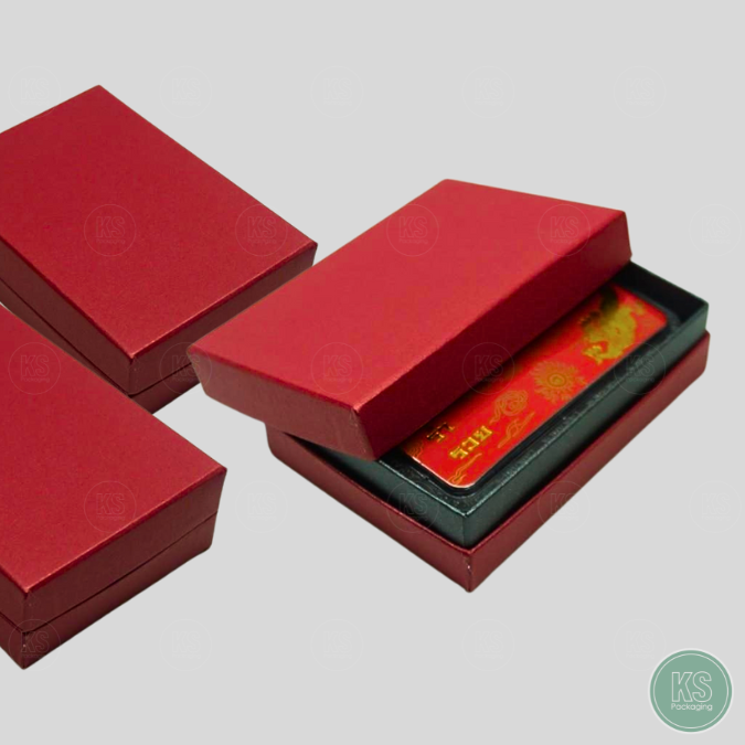 กล่องสีแดงใส่การ์ดทองแท่ง ช่วยลดความเสียหายจากแรงกระกระแทก ขนาด 7x10x3 cm เป็นระเบียบเรียบร้อย