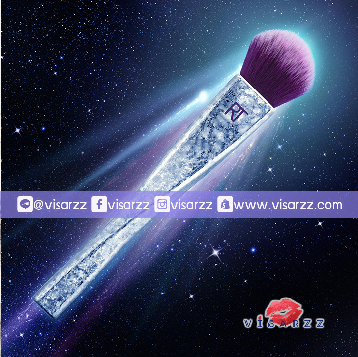 Real Techniques Brush Crush Volume II 302 Blush Brush Limited Edition แปรงปัดแก้ม รุ่นลิมิเต็ด ด้วยรูปทรงและสีสันสุดหรู ด้ามแปรงสีเงินระยิบระยับและขนแปรงสีม่วงสุดหรู