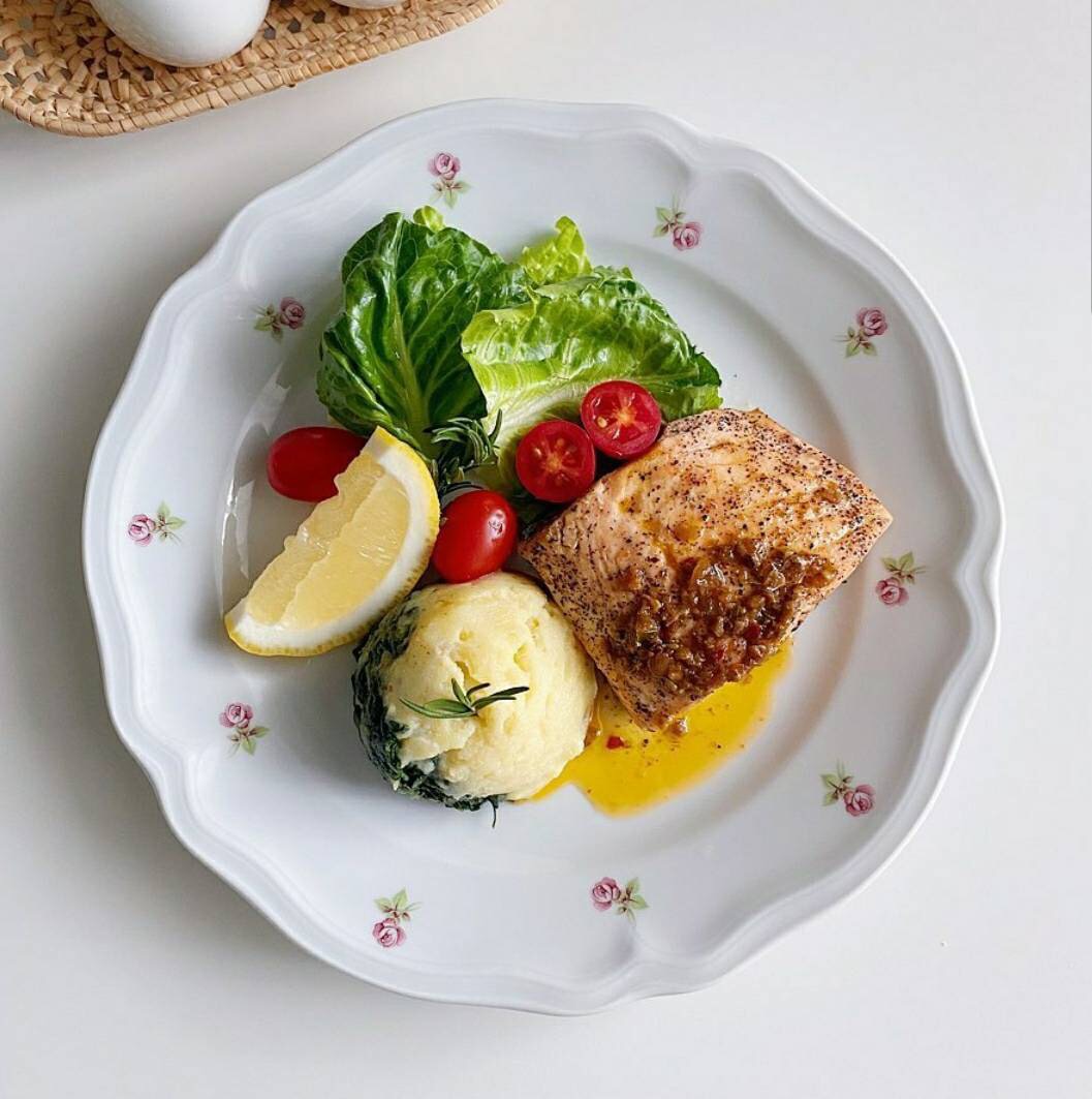 สเต็กแซลมอน เนยคาเฟ่ เดอ ปารีส์