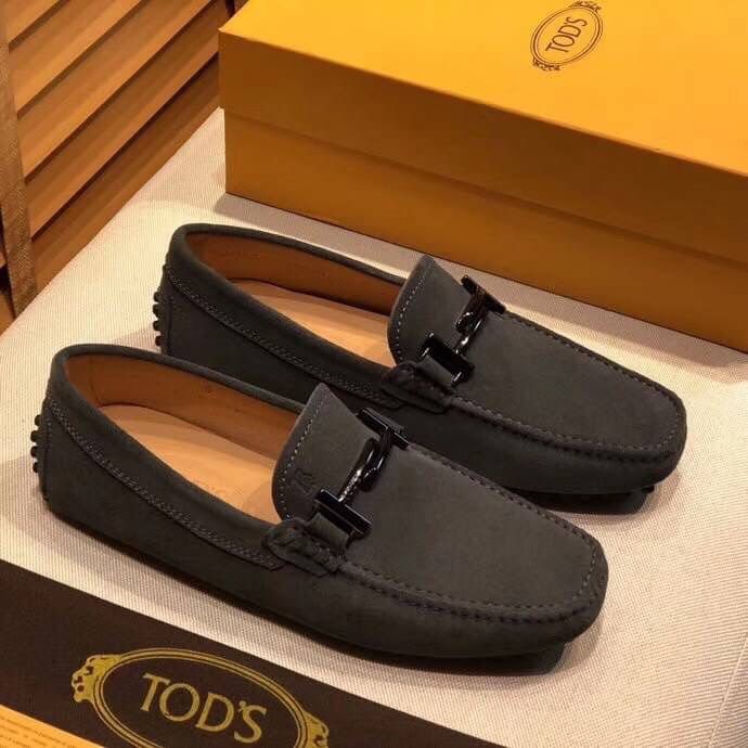 รองเท้า td men loafer ชาย 38-45 สอบถามรุ่นได้ค่ะมีหลายแบบกดดูด้านใน