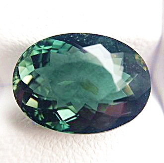 Natural Tourmaline พลอยทัวมารีน รูปไข่ หนัก 4.36 กะรัต สีเขียวเข้ม ความสะอาดมองตาเปล่าสะอาดไม่มีตำหนิ ส่องด้วยกล้องขยายสะอาด 98%