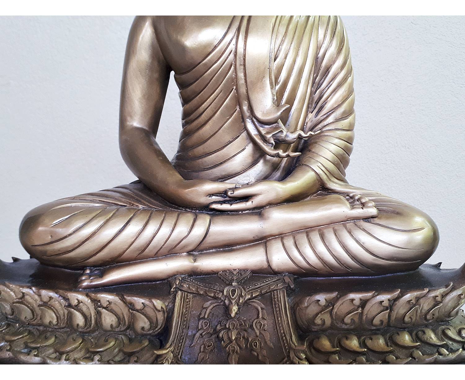 รูปหล่อ พระปัจเจกพระพุทธเจ้า (พระเกศ2แฉก ตามแบบวัดท่าซุง) ฐานด้านหลังยันต์มหาเศรษฐีเงินล้าน เนื้อทองเหลือง ปี2562 (องค์ใหญ่ขนาดบูชา ขนาด หน้าตัก9นิ้ว ฐาน12นิ้ว ลึก7นิ้ว สูง16นิ้ว) - หลวงพ่อเล็ก วัดท่าขนุน