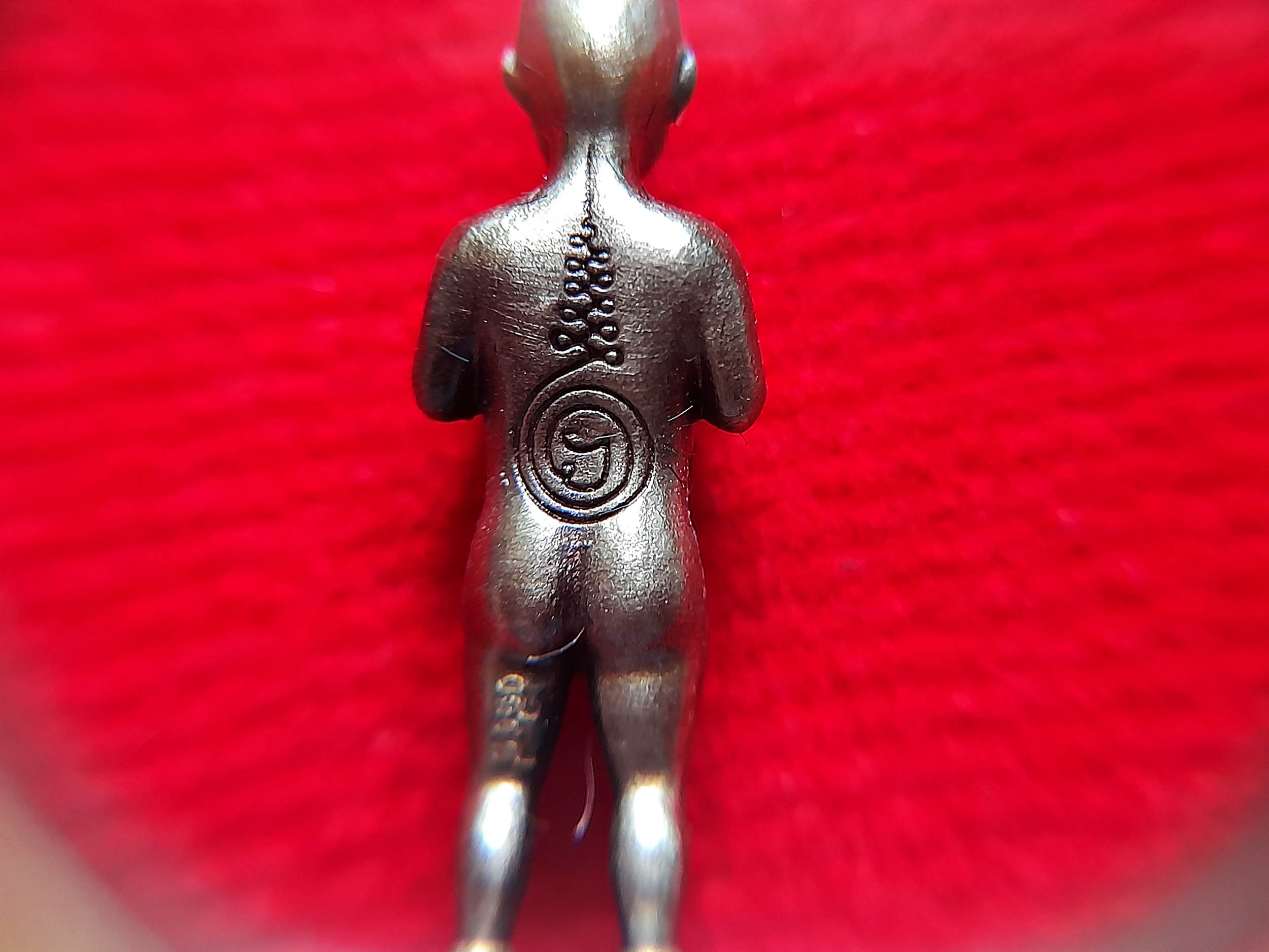 กุมาร หนูนุ้ย (ขนาดพกพา มีกำไลที่ข้อมือ) พิธีใหญ่ รุ่นแรก วัดโมคลาน จ.นครศรีธรรมราช ปี2565 เนื้อโลหะบรอนซ์รมดำ งานระดับจิ้วเวอร์รี่ #รับประกันแท้ - (สมนาคุณของแถมพิเศษเสกในพิธี ลูกปัดมหาเสน่ห์+ดอกบานไม่รู้โรย)