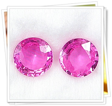 พลอย Pink Sapphire รูปกลมคู่เหมือน ขนาดใหญ่ 8 มิล เม็ดละ 2 กะรัตกว่า สีชมพูหวานสวย สีเบอร์ 2-3 เนื้อสะอาดไม่มีตำหนิ